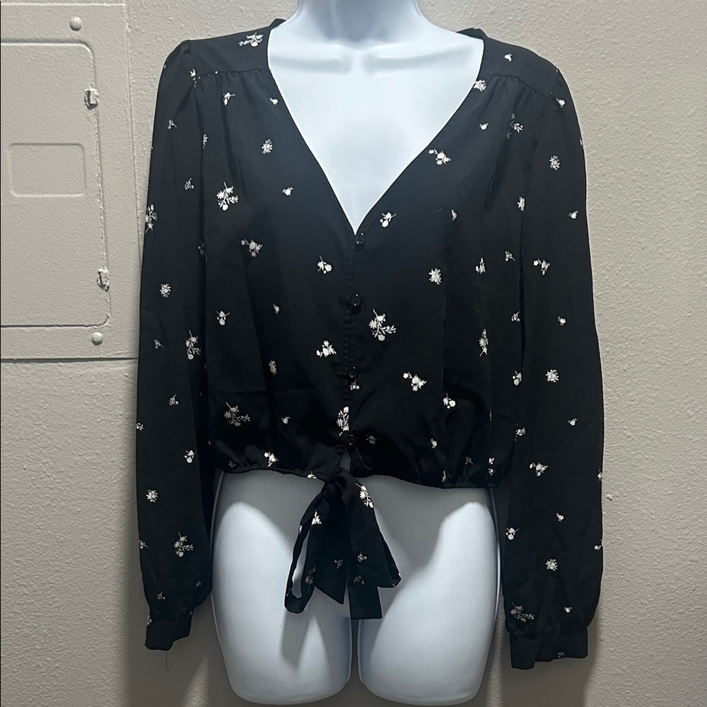 Forever 21 Black Floral Tie-Front Blouse